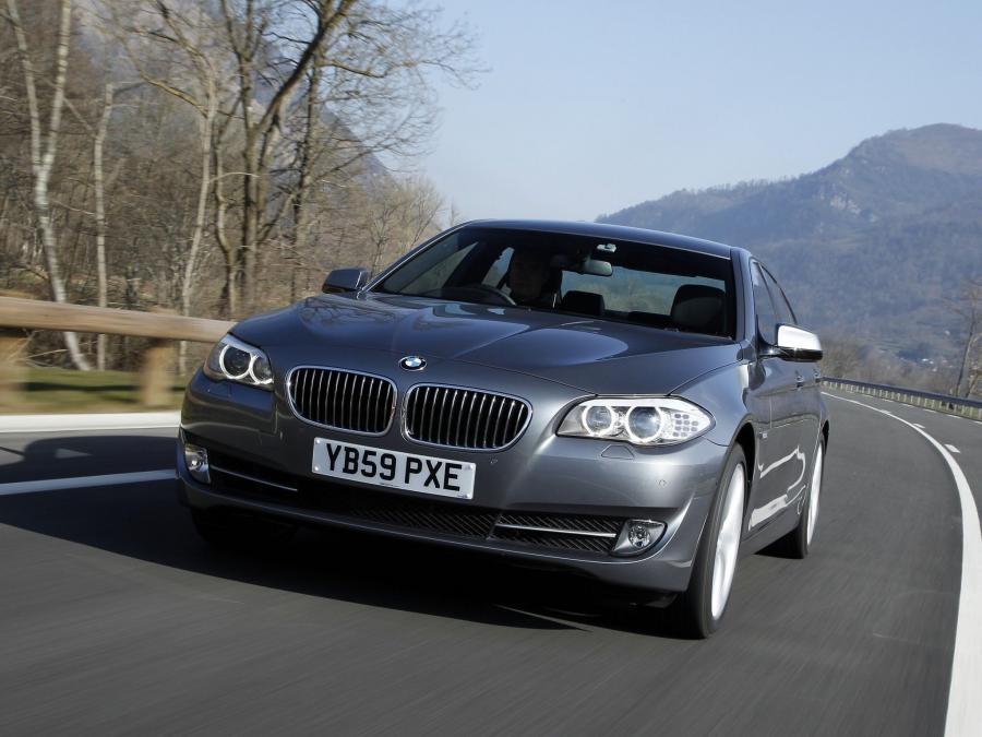  BMW 535i Sedan 2010 года  (UK) (фото 7 из 16)